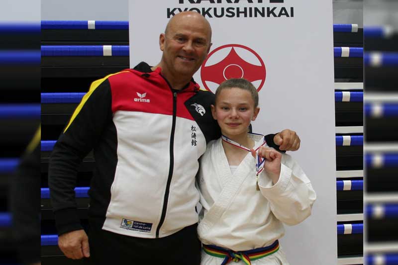 La jeune Lou Anne Mabilleau a remporté la 1ère place de la Coupe de France de karaté kata.